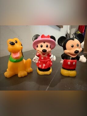 Little people mickey Minnie and pluto Figure Set - Black, Red, Yellow, Pink